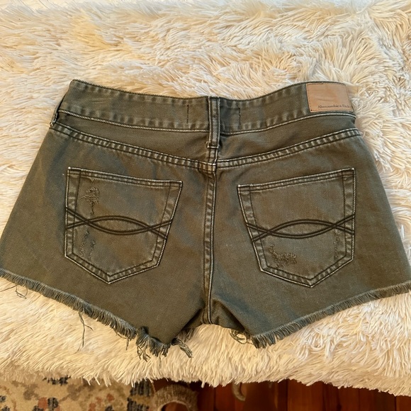 A&F Low Rise Short - Picture 2 of 3